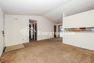 6376 Greenfield Way in Dayton, OH - Building Photo - Building Photo