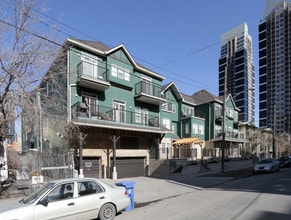 Balmoral Manor in Calgary, AB - Building Photo - Building Photo