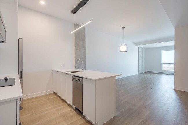 5200 Rue de la Savane in Montréal, QC - Building Photo - Building Photo