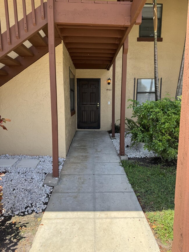 property at 1403 Lakeview Dr E