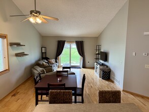 438 Lake Trl in Winsted, MN - Building Photo - Building Photo