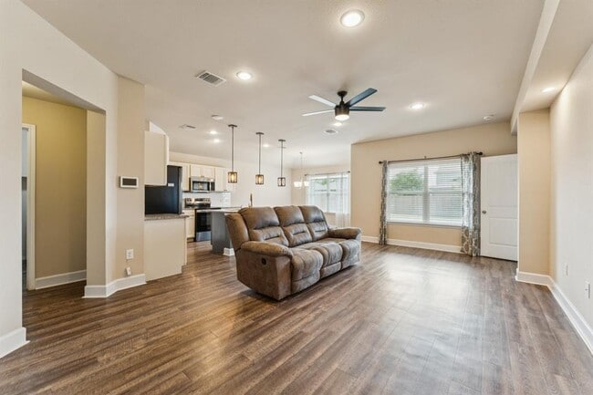 108 Leona River Trl in Hutto, TX - Building Photo - Building Photo