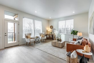 The Banks in Albany, OR - Building Photo - Interior Photo