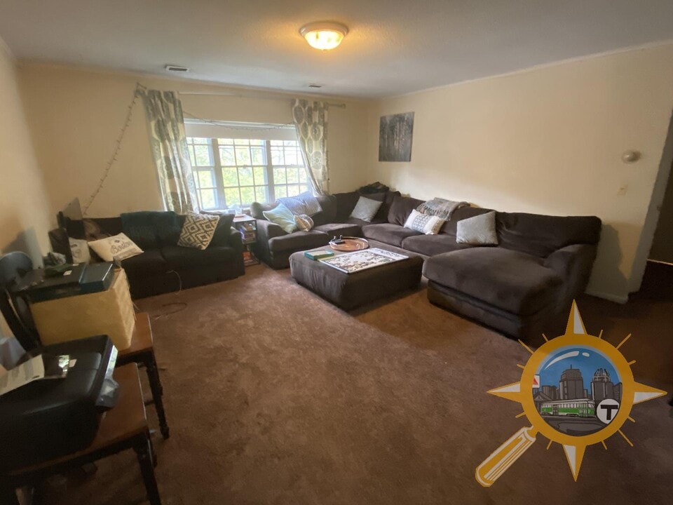14 Lake Shore Ct, Unit 3 in Boston, MA - Building Photo