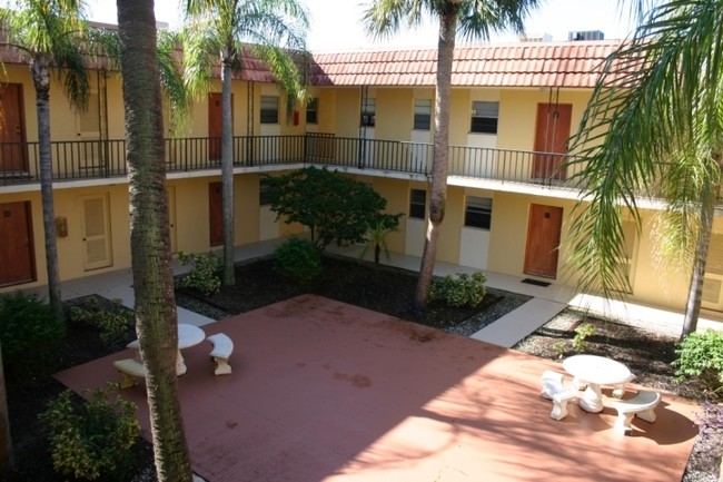 Hemingway at Stuart in Stuart, FL - Foto de edificio - Building Photo