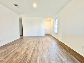 117 Redonda Dr in Liberty Hill, TX - Building Photo - Building Photo