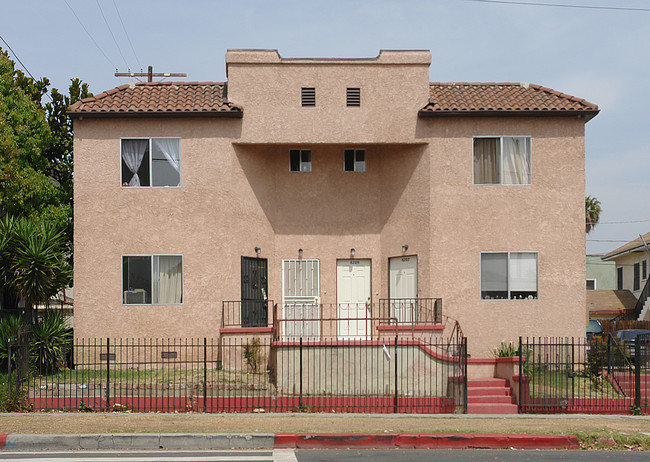 4207 Rosewood Ave in Los Angeles, CA - Building Photo - Building Photo