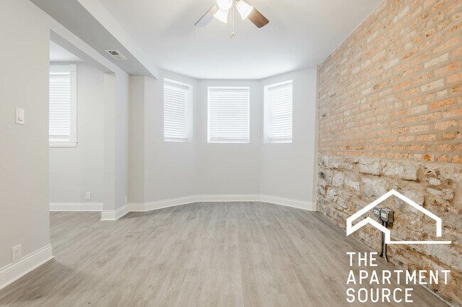 2647 N Sacramento Ave in Chicago, IL - Building Photo - Building Photo