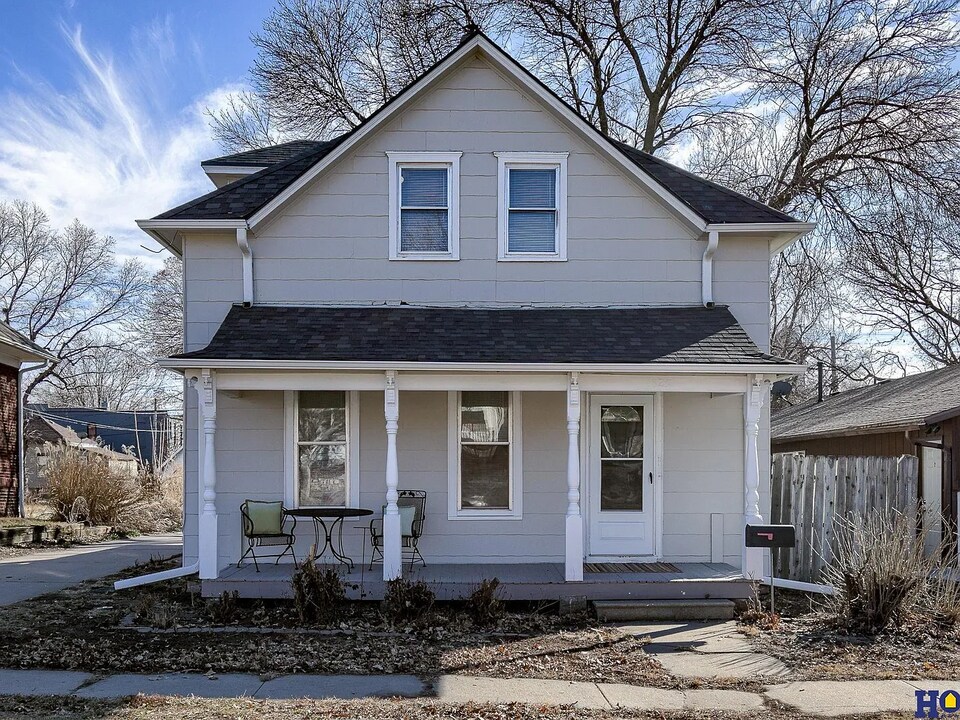 825 C St in Lincoln, NE - Foto de edificio