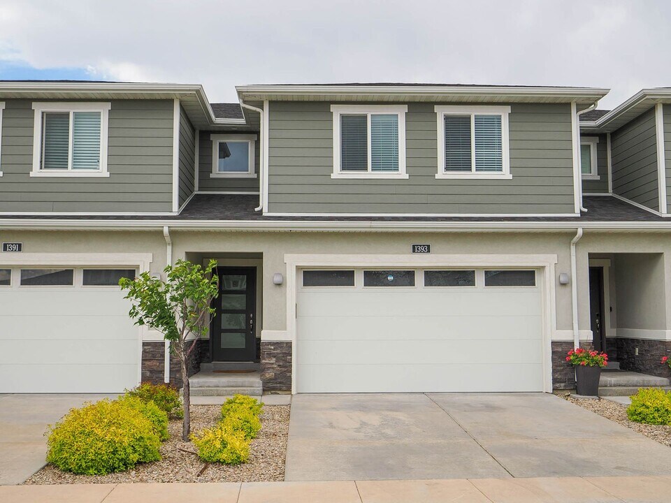 1393 Stewart Falls Dr in Riverton, UT - Building Photo