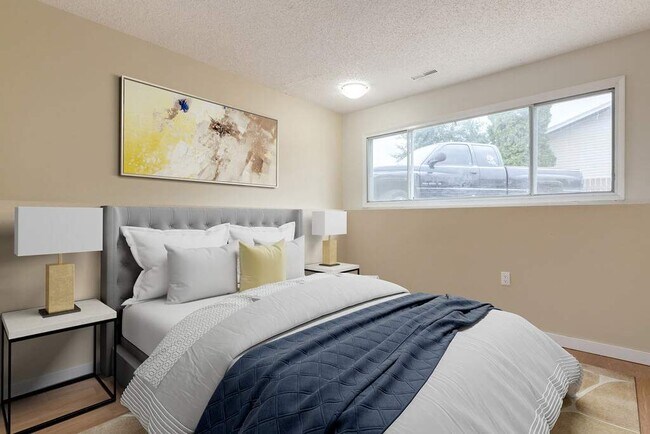 Thompson Court in Medicine Hat, AB - Building Photo - Building Photo