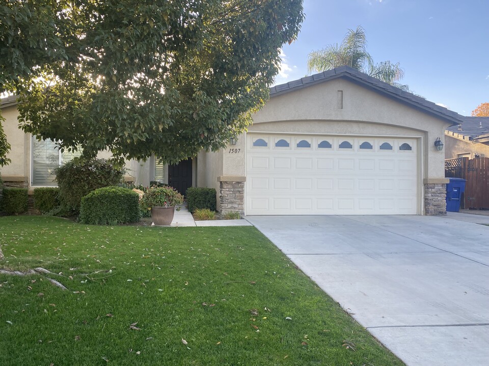 1507 Frish Moss Ct in Bakersfield, CA - Building Photo