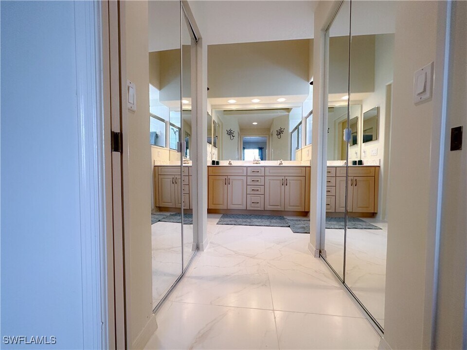 8220 Ibis Cove Cir in Naples, FL - Building Photo