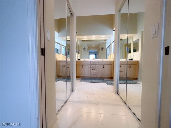 property at 8220 Ibis Cove Cir