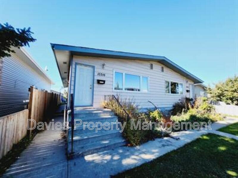10316-10156 156 St NW in Edmonton, AB - Building Photo