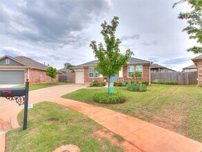 906 Butterfly Wy in Norman, OK - Building Photo - Building Photo