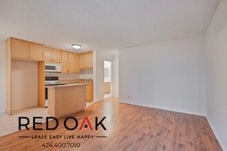 20200 Sherman Way in Los Angeles, CA - Foto de edificio - Building Photo