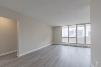 545 Sherbourne in Toronto, ON - Building Photo - Interior Photo