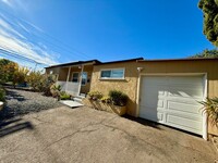 122 Garfield Ave in El Cajon, CA - Foto de edificio - Building Photo