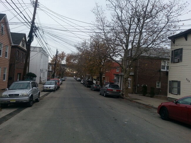 730 Cortlandt St in Perth Amboy, NJ - Building Photo - Building Photo