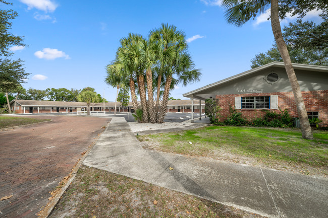 Eagle Crest Apartments in St. Petersburg, FL - Building Photo - Building Photo