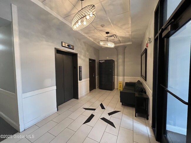733 Broadway in Albany, NY - Building Photo - Building Photo