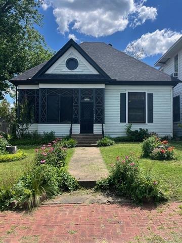 property at 626 W Chestnut St