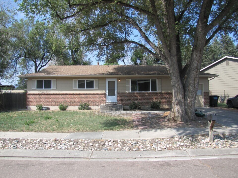 2915 Flintridge Way in Colorado Springs, CO - Building Photo