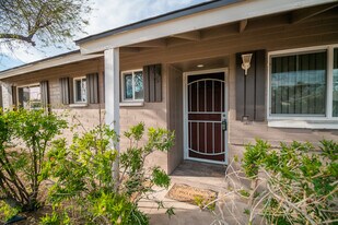 7014 E Holly St in Scottsdale, AZ - Building Photo