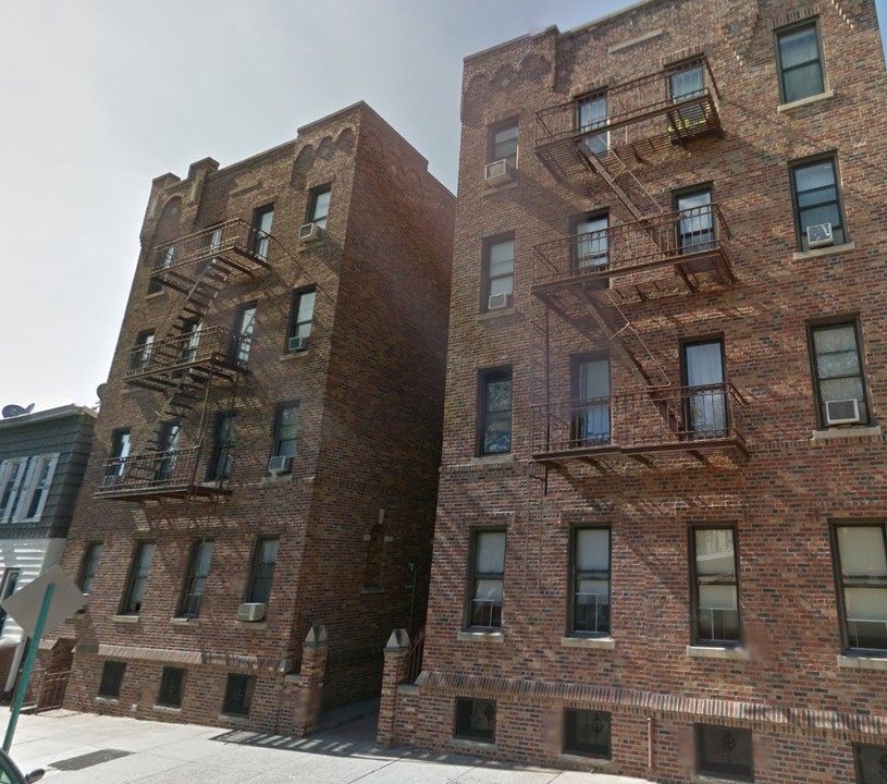 31-46 45th St in Long Island City, NY - Foto de edificio