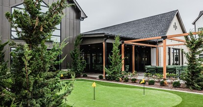 Farmhouse at Lantern Commons in Westfield, IN - Foto de edificio - Building Photo