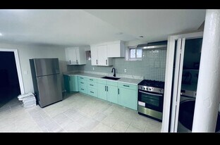 8337 Charlecote Rdg in Jamaica, NY - Building Photo