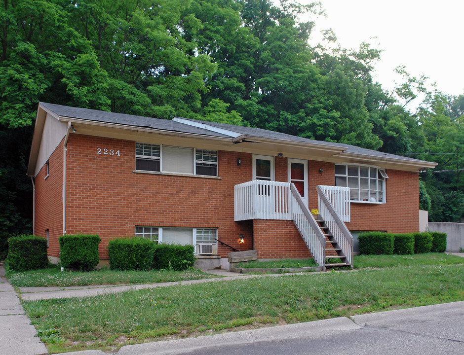 2234 Hanser Dr in Covington, KY - Building Photo