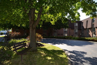 Shadow Run in Hubbard, OH - Foto de edificio - Building Photo