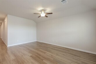 1014 Round Bale Rd in Hutto, TX - Building Photo - Building Photo