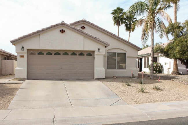 property at 1690 E Countrywalk Ln
