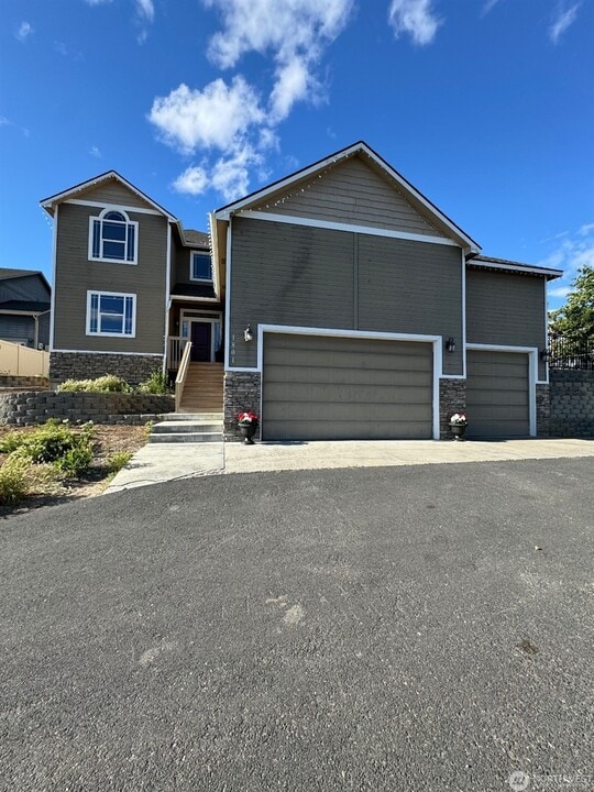 1801 S 76th Ave in Yakima, WA - Building Photo