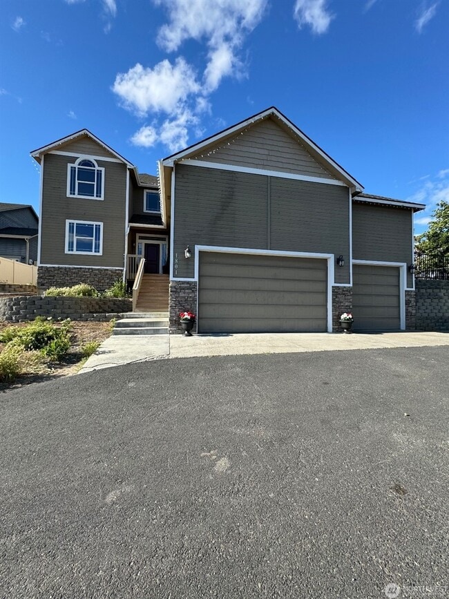 property at 1801 S 76th Ave