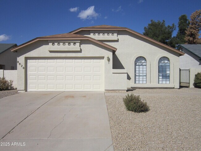 property at 8820 W Greenbrian Dr