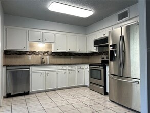12562 Newbrook Dr in Houston, TX - Building Photo - Building Photo