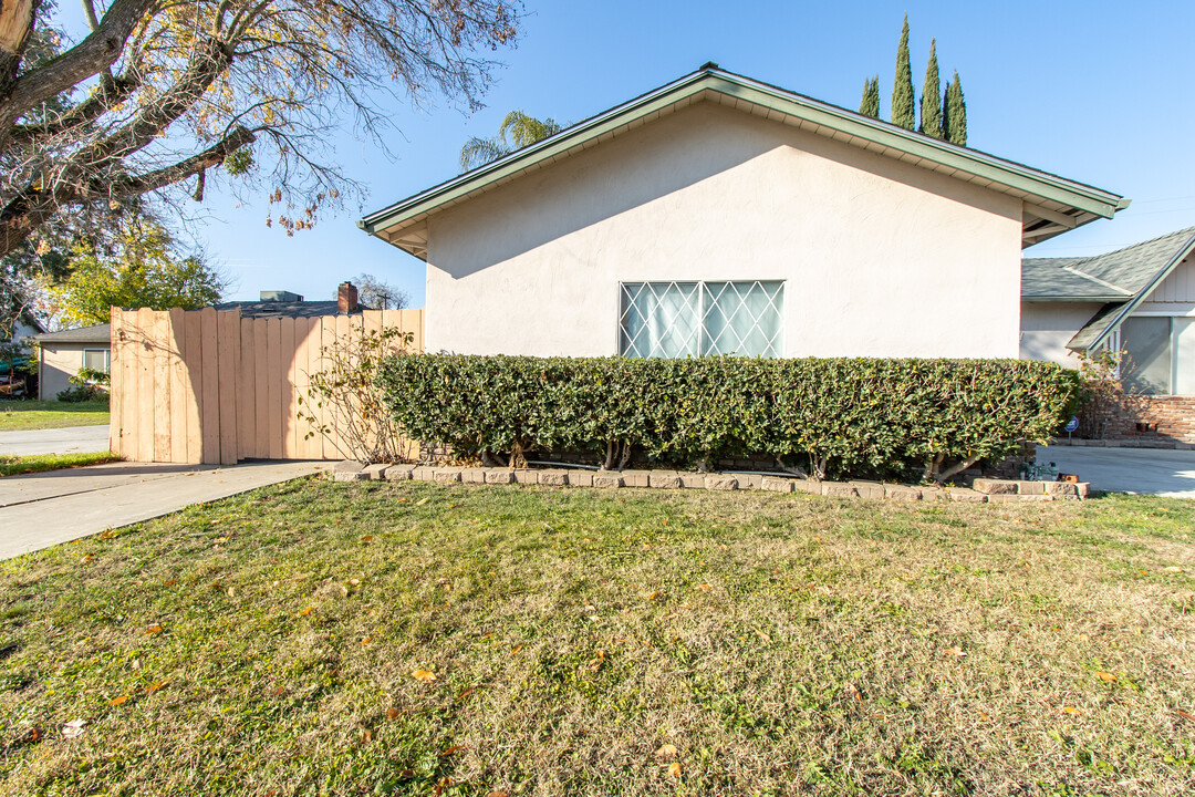 1901 Wildwood Dr in Modesto, CA - Building Photo