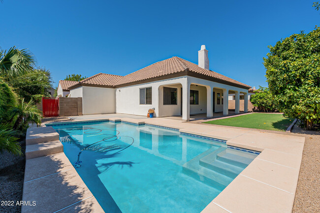 property at 734 W Juniper Ln