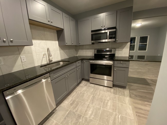 17 E Tompkins St in Columbus, OH - Building Photo - Building Photo