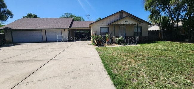 property at 104 E Donna Dr