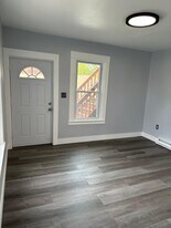 32 Call St, Unit Apartment 2 in Chicopee, MA - Building Photo