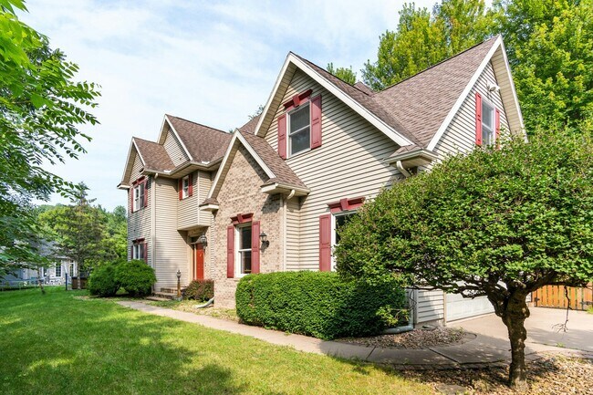 509 Green Coulee Rd in Onalaska, WI - Building Photo - Building Photo