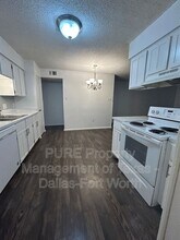 123 Cimarron Ln in Arlington, TX - Building Photo - Building Photo