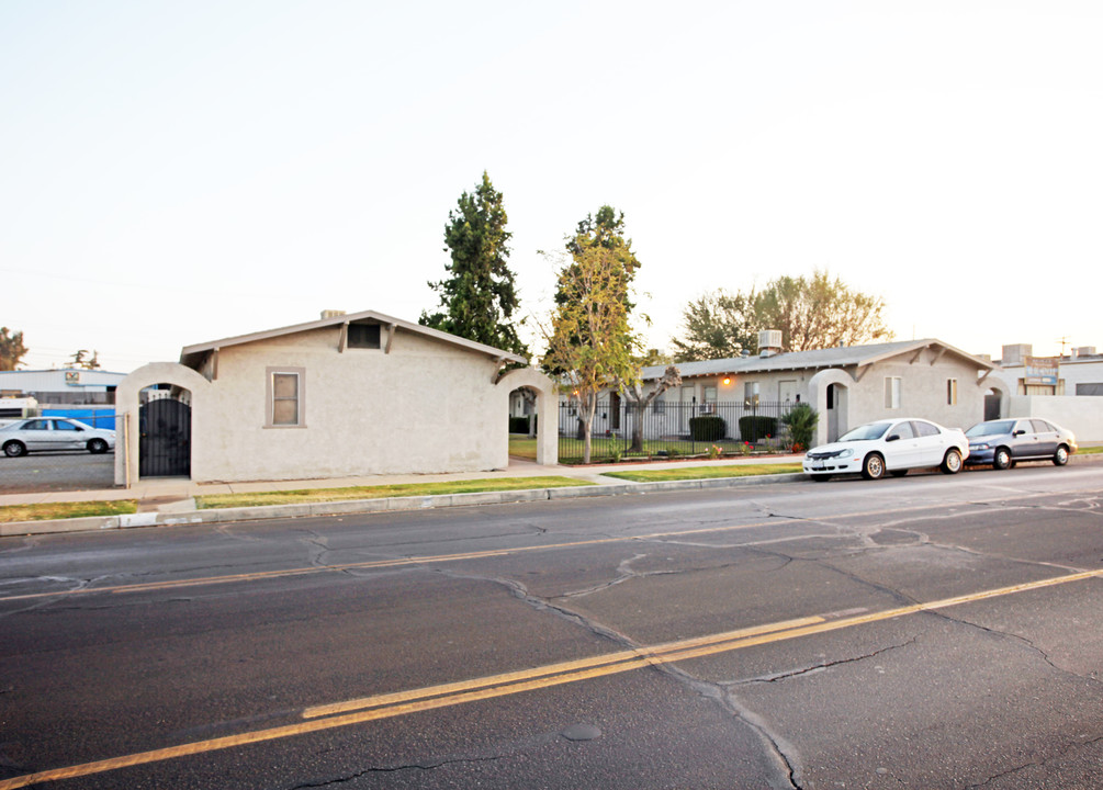 110-112 Kentucky St in Bakersfield, CA - Building Photo