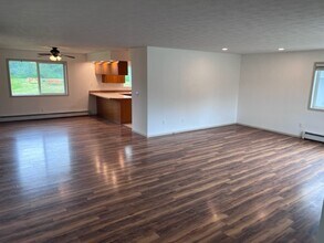 1933 N Hemmer Rd in Palmer, AK - Building Photo - Building Photo