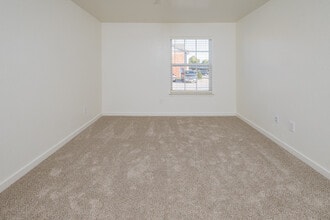 Pointe at North Penn in Edmond, OK - Foto de edificio - Interior Photo